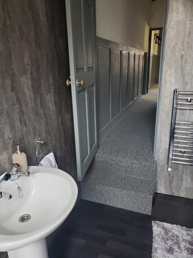 ليفربول Blessington Road B&B & Lockinn Bar & Restaurant المظهر الخارجي الصورة