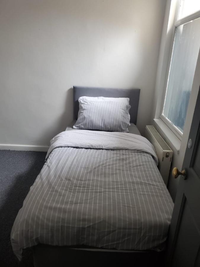 ليفربول Blessington Road B&B & Lockinn Bar & Restaurant المظهر الخارجي الصورة