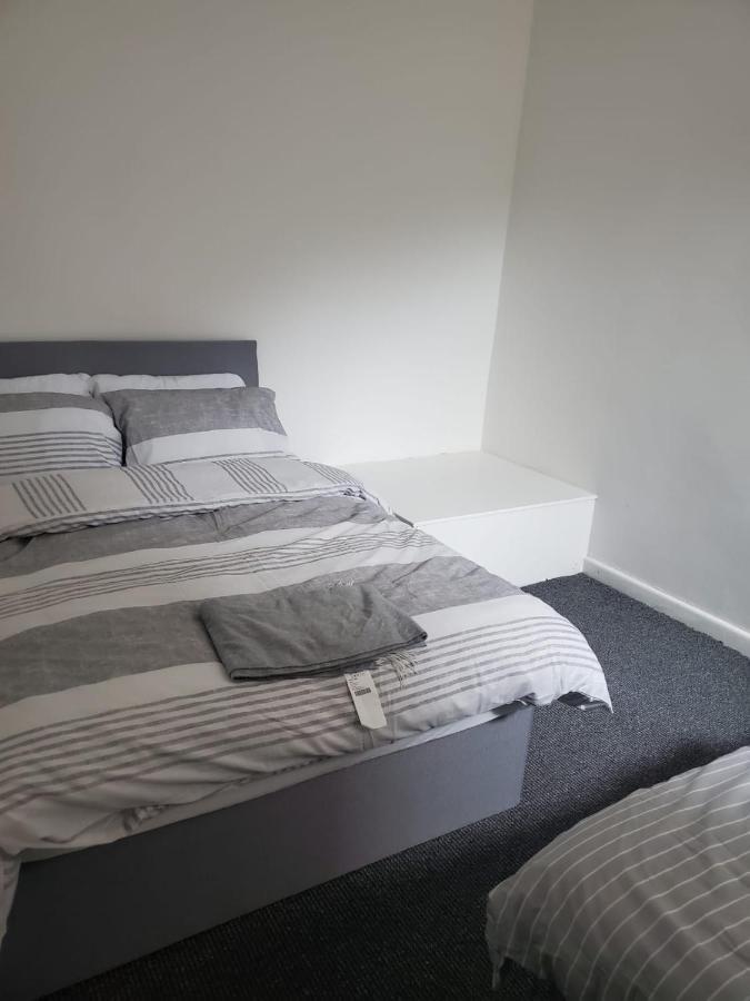 ليفربول Blessington Road B&B & Lockinn Bar & Restaurant المظهر الخارجي الصورة